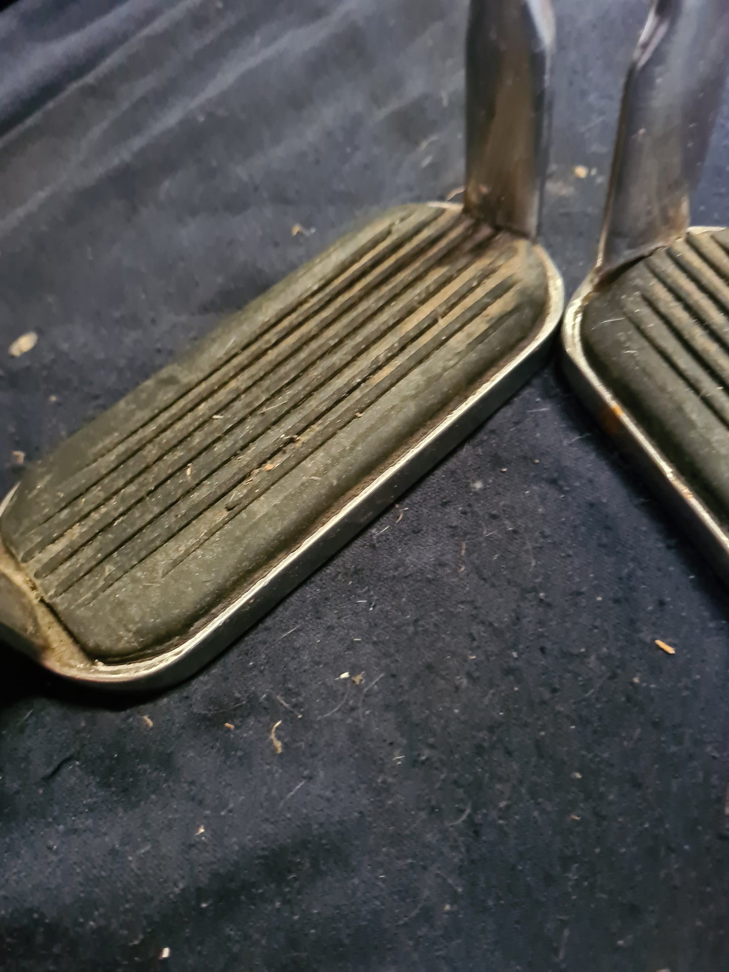 Used 4-1/4" stirrup irons with rubbers (FREE POSTAGE)
