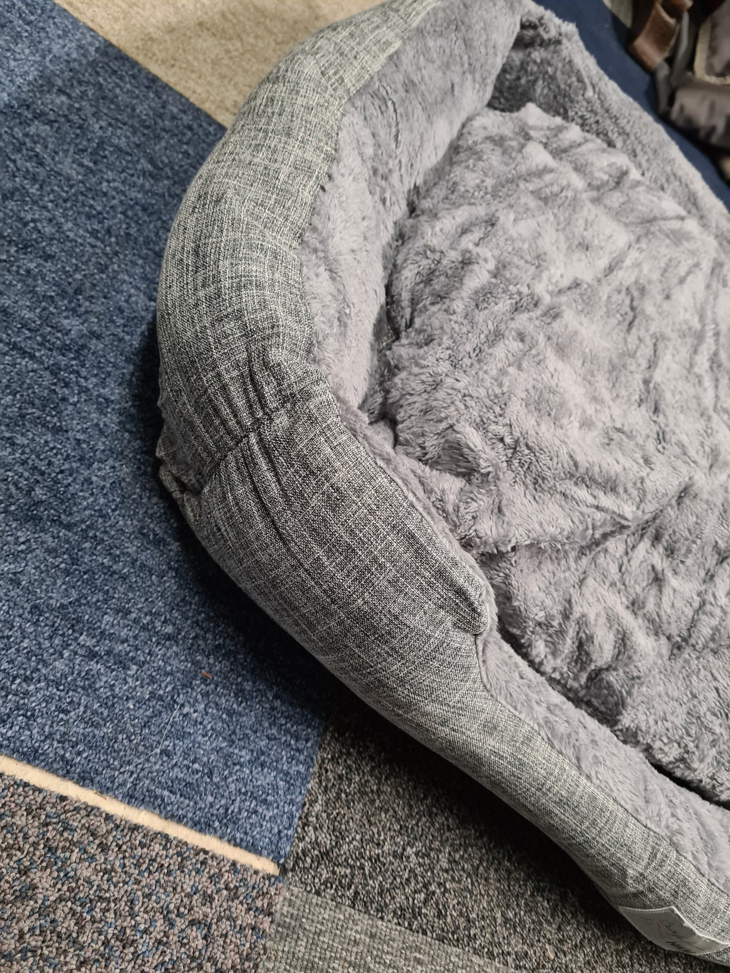 New HKM DELUXE dog bed in grey with fleece lined reversible pillow FREE POSTAGE