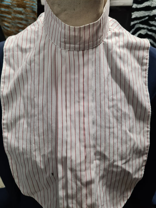 Used striped red and white bib FREE POSTAGE ■