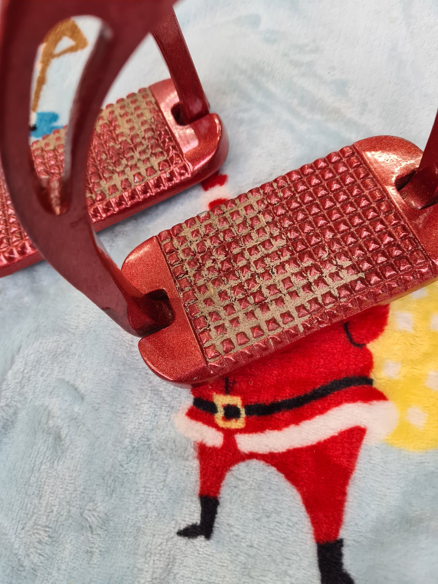 Used WOW red stirrup irons size: 4-1/2" FREE POSTAGE☆