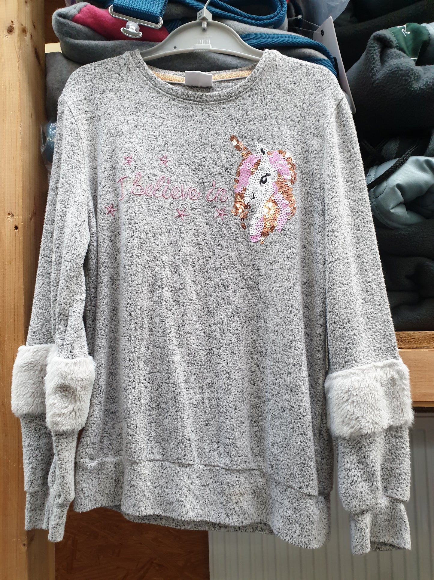 Used age 8-9 grey long sleeve top FREE POSTAGE☆