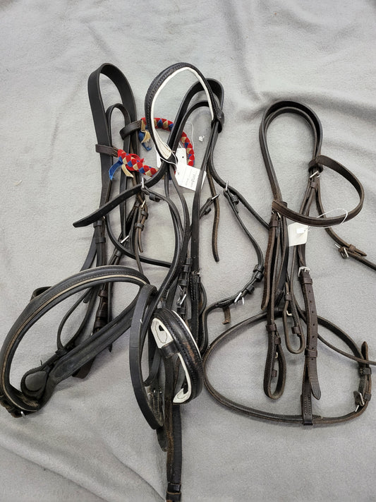 3 full bridles JOBLOT

1 brown 2 black 

Used good condition

£43 FREE POSTAGE