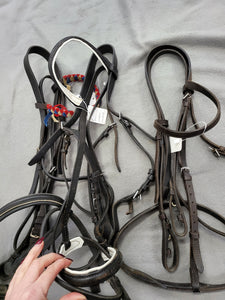 3 full bridles JOBLOT

1 brown 2 black 

Used good condition

£43 FREE POSTAGE