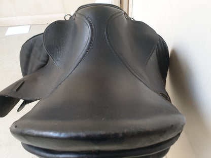 Black 17" med/wide general purpose (G P) saddle FREE POSTAGE  🔵