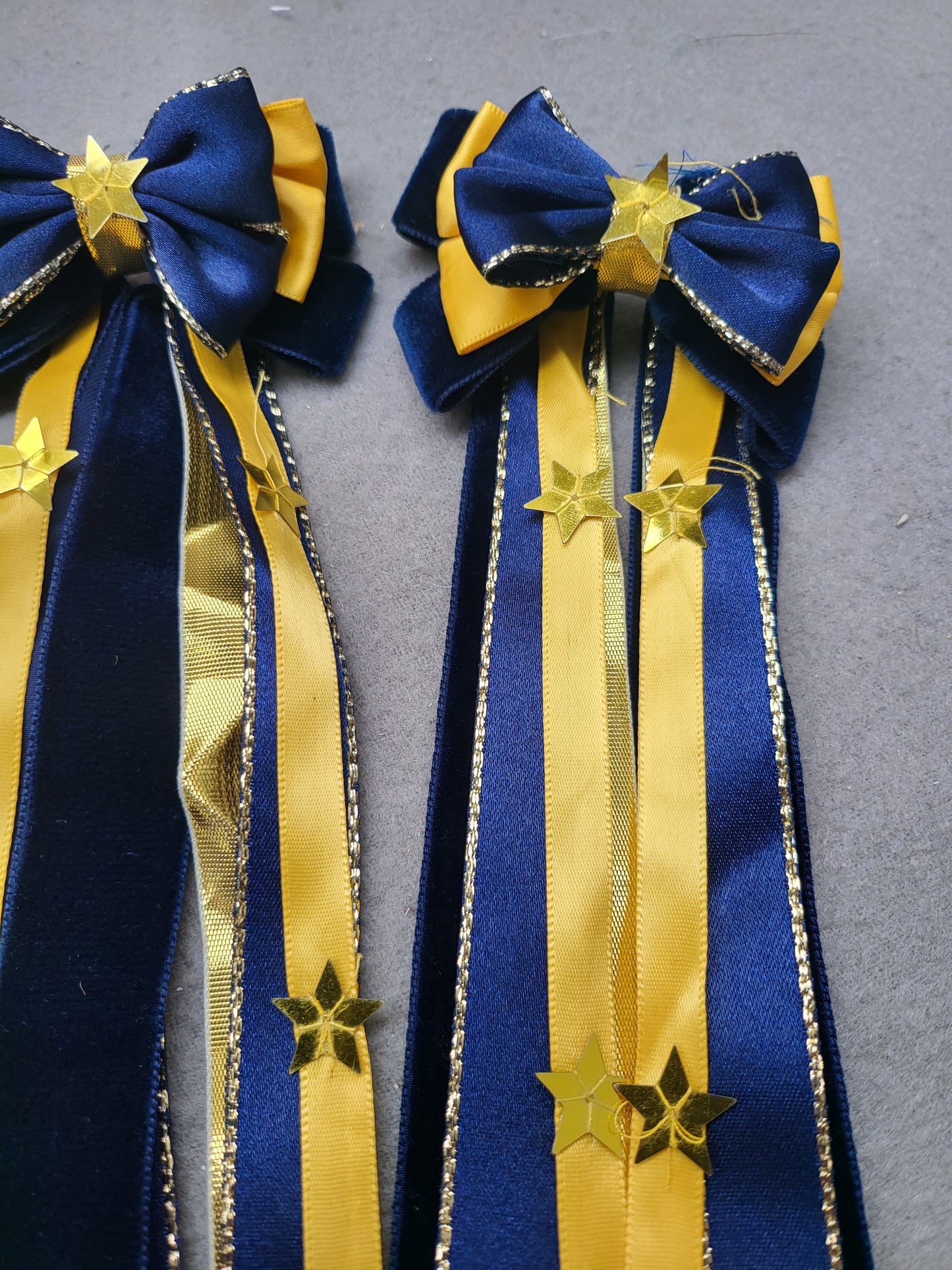 Show bows navy and yellow FREE POSTAGE