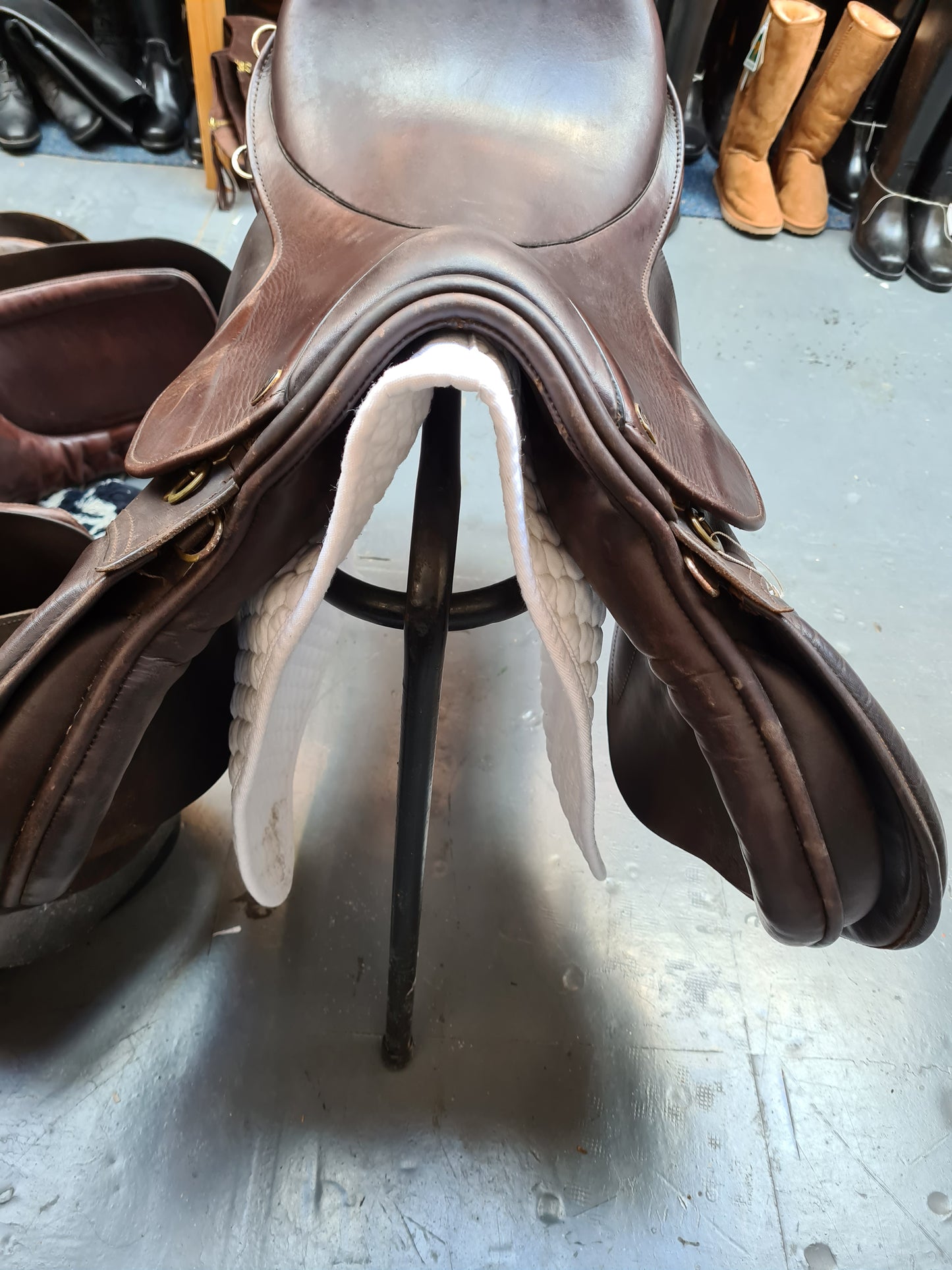 Brown GFS 17" medium wide leather  general purpose saddle FREE POSTAGE 🔵