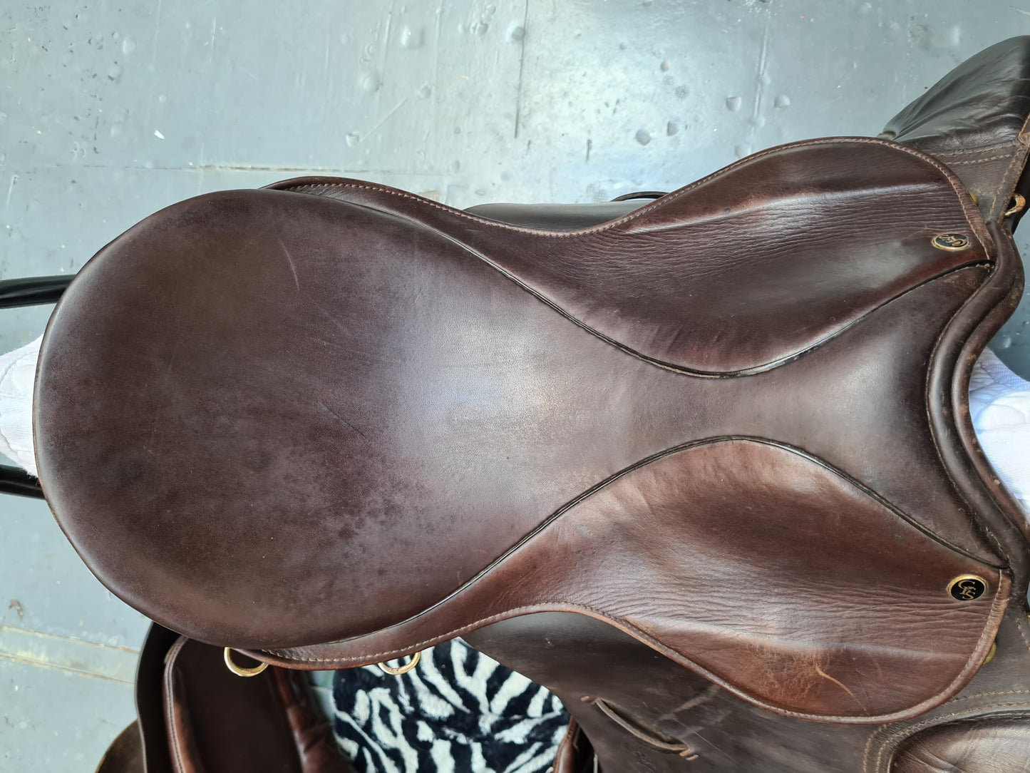 Brown GFS 17" medium wide leather  general purpose saddle FREE POSTAGE 🔵