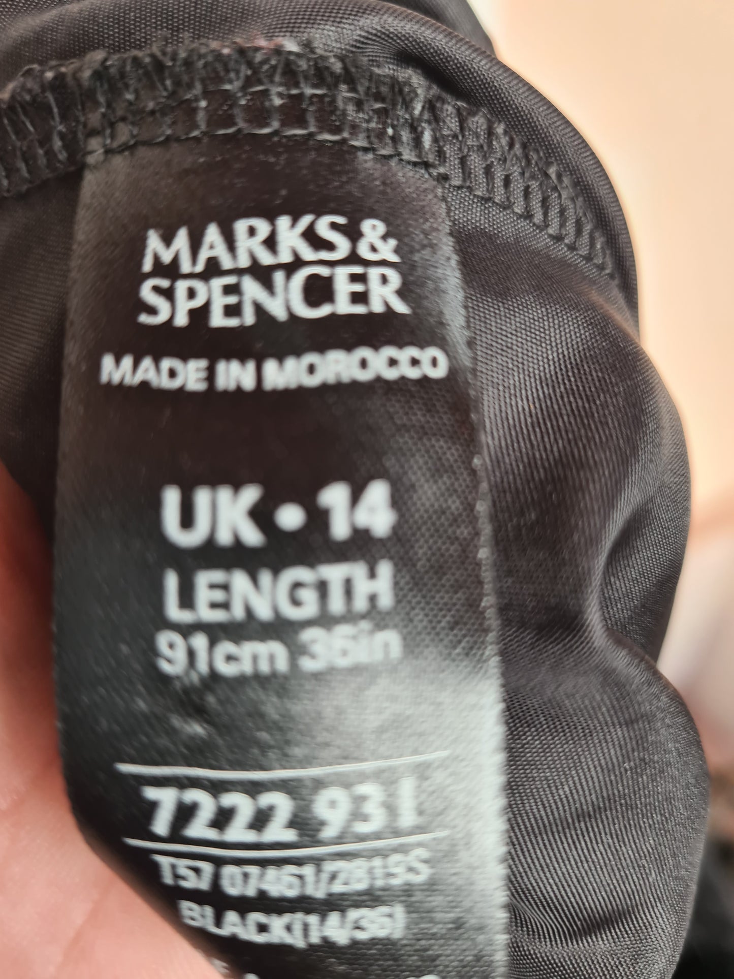 Marks and spencer in hand black skirt size 14 FREE POSTAGE ✅️
