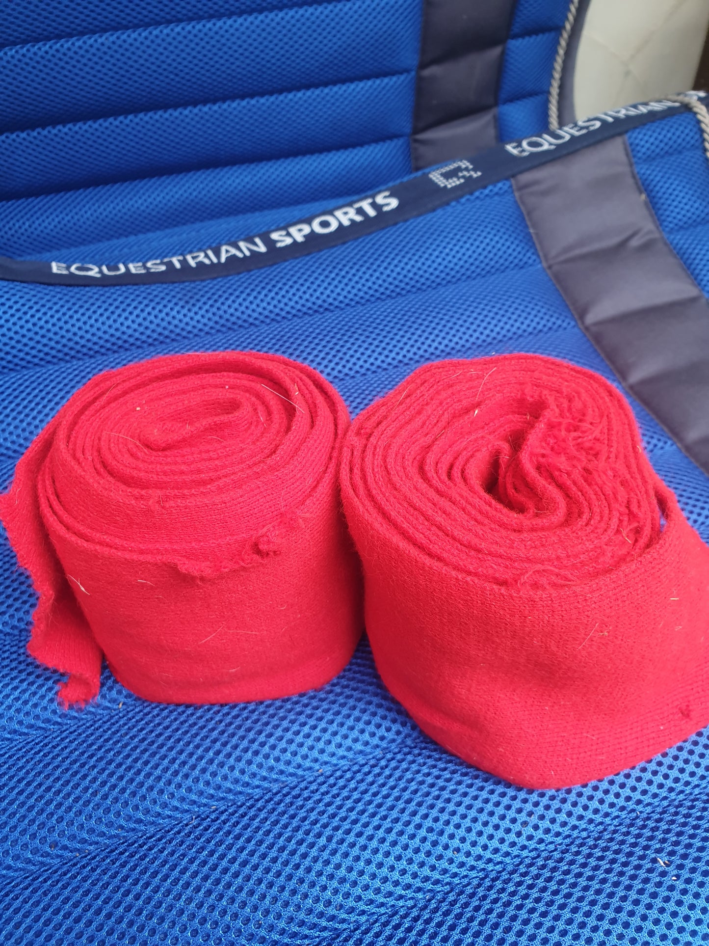 Set of 2 red fleece bandages FREE POSTAGE ✅