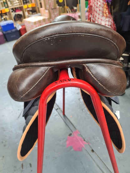 Village saddlery 17" Medium leather GP saddle