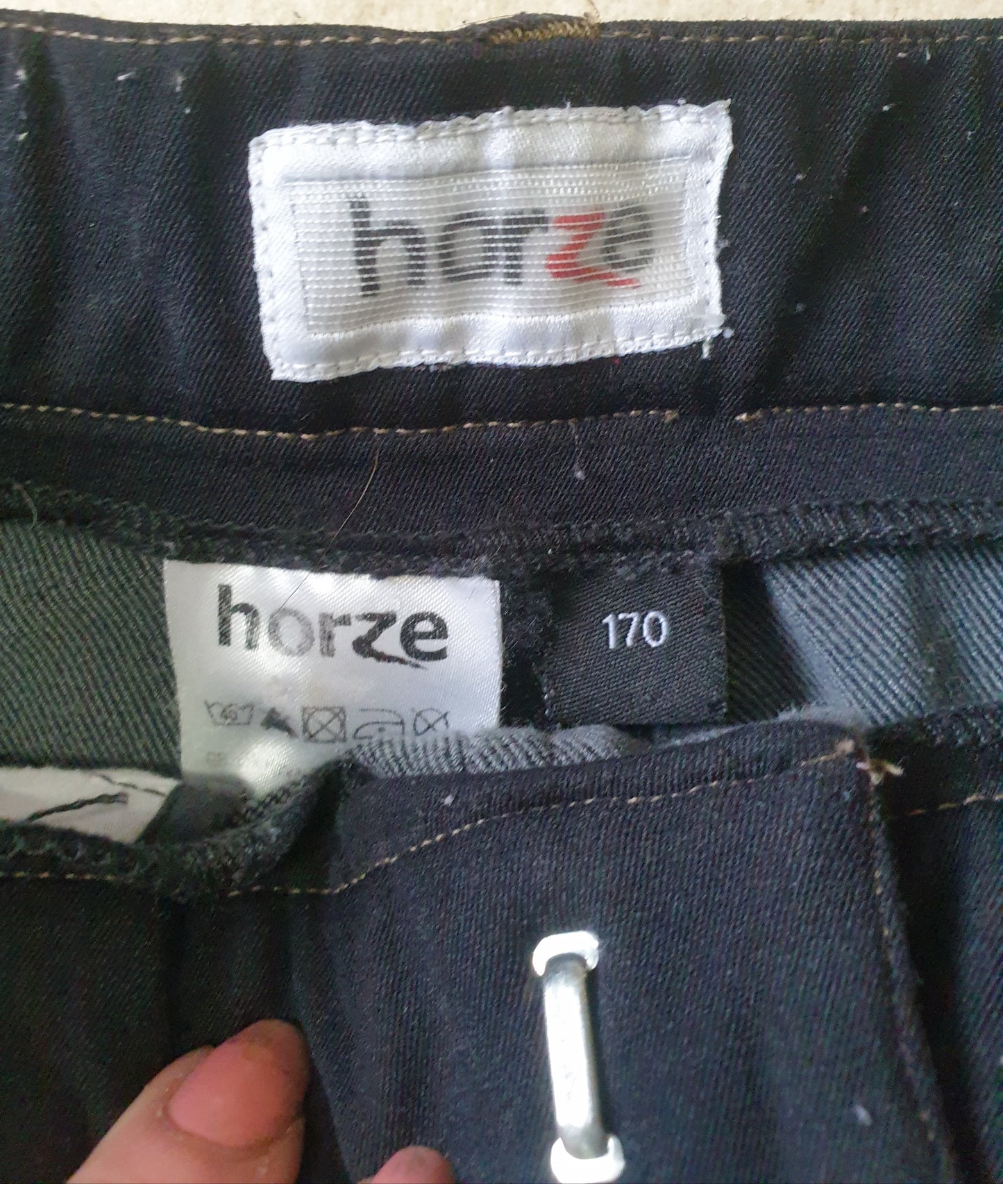 Black  Horze breeches size 8 FREE POSTAGE
🟢