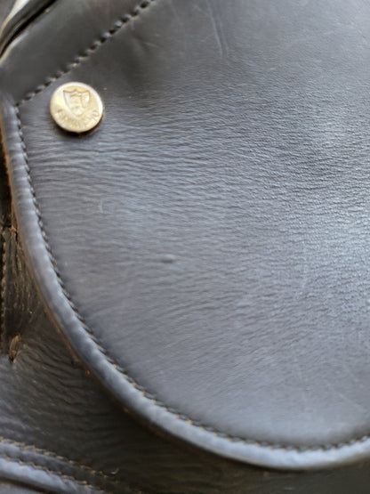 17" Antill Gp black med fit saddle🔵