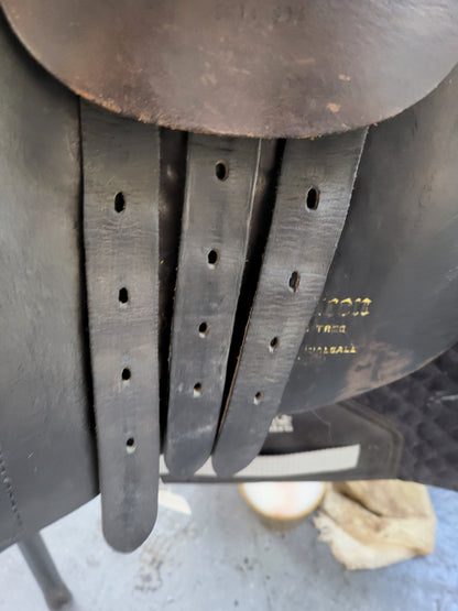 17" Antill Gp black med fit saddle🔵