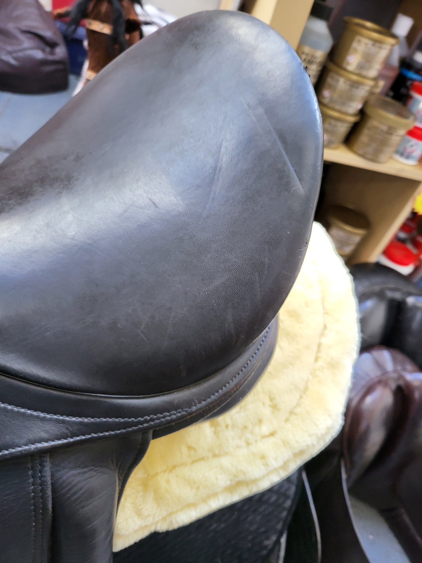 17" Antill Gp black med fit saddle🔵