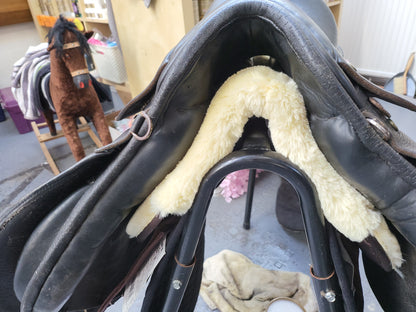 17" Antill Gp black med fit saddle🔵