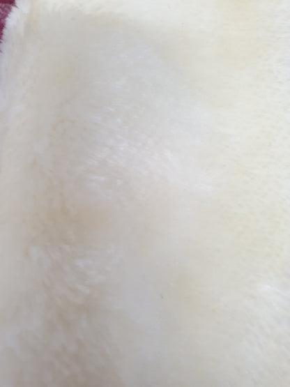 New with Tags faux fur girth cover 🟢