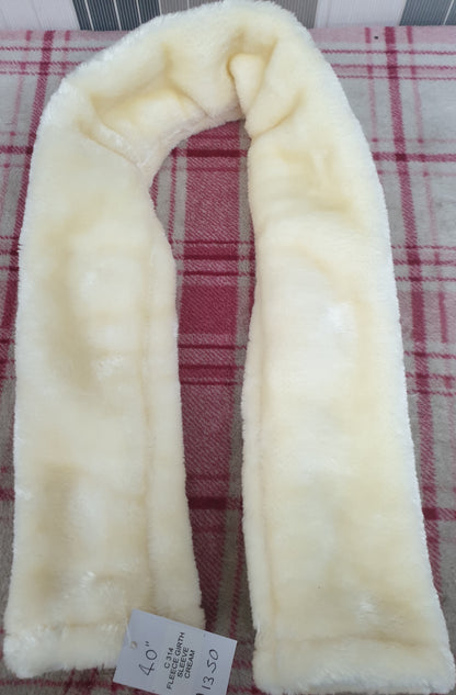 New with Tags faux fur girth cover 🟢