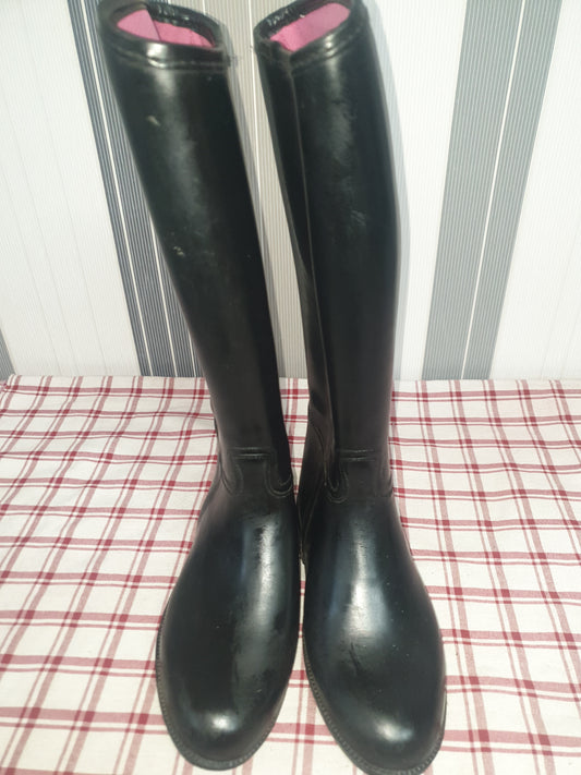 Black long rubber riding boots size 1 FREE POSTAGE🟢