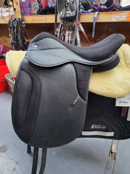 17" Griffin Synthenic Dressage saddle🔵