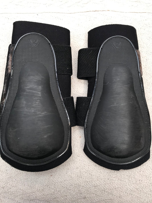 Tri-zone black medium brushing boots