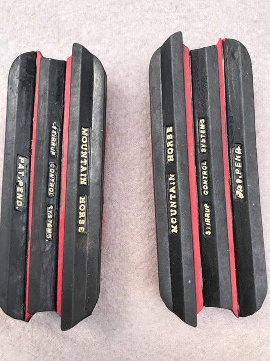 NEW mountain horse SCS 3 stirrup pad black and red 4 1/4” FREE POSTAGE