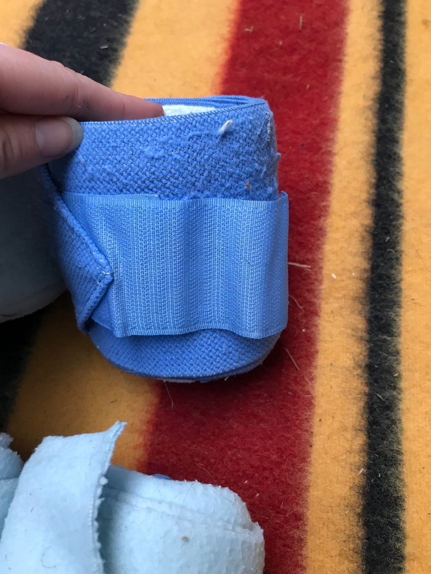 Blue half fleece half elastic bandages with velcro fastening 🟢