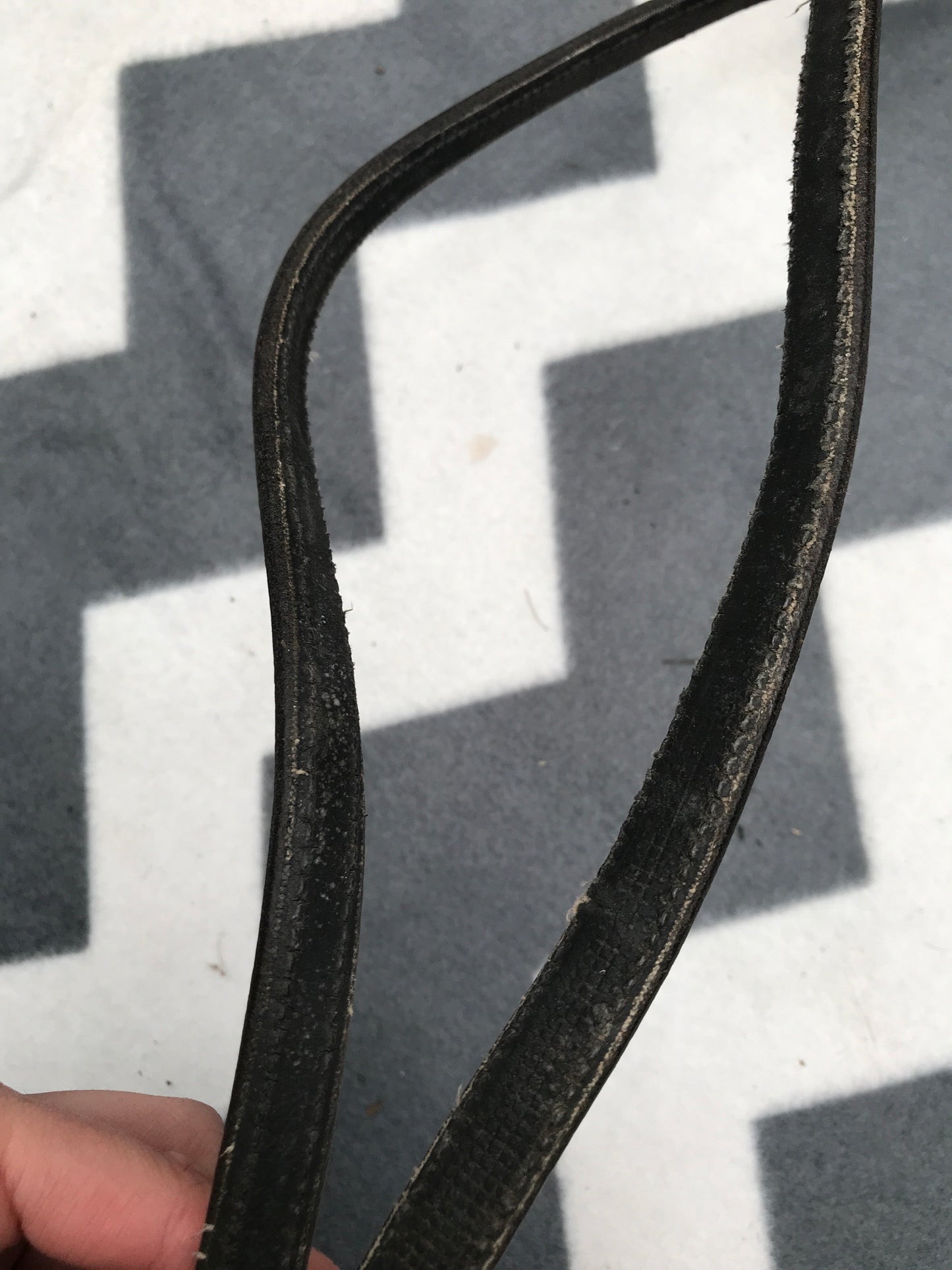 Black leather half and half reins very worn rubber FREE POSTAGE