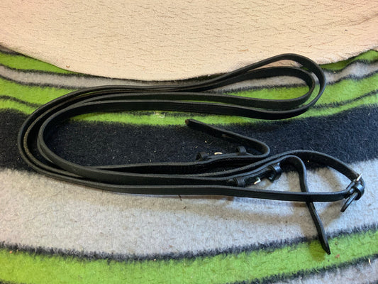 Black cob size reins. Free delivery