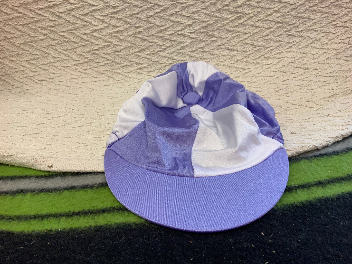NEW!! Purple and white hat silk. Free postage 🟣