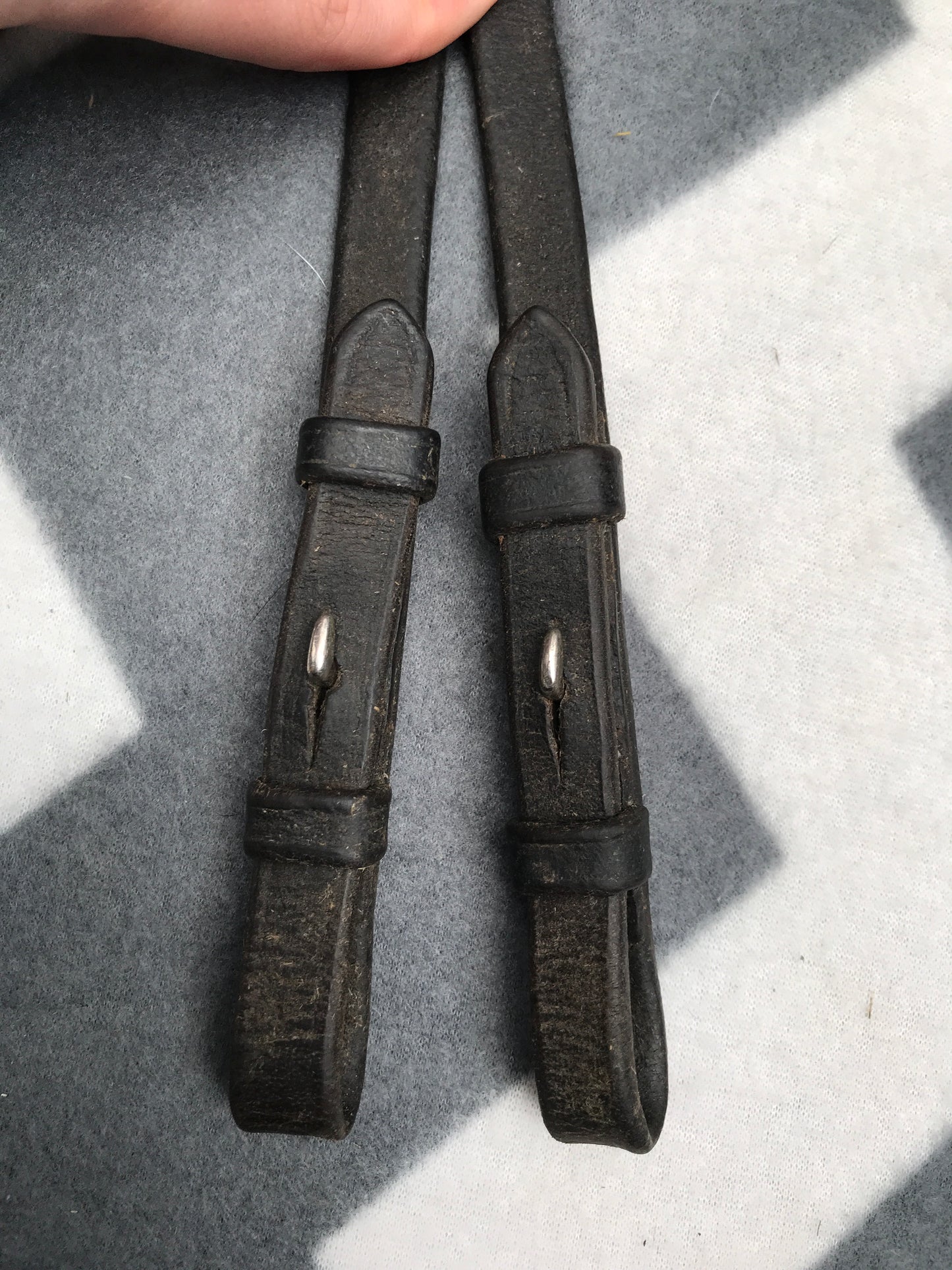 Black leather half and half reins very worn rubber FREE POSTAGE