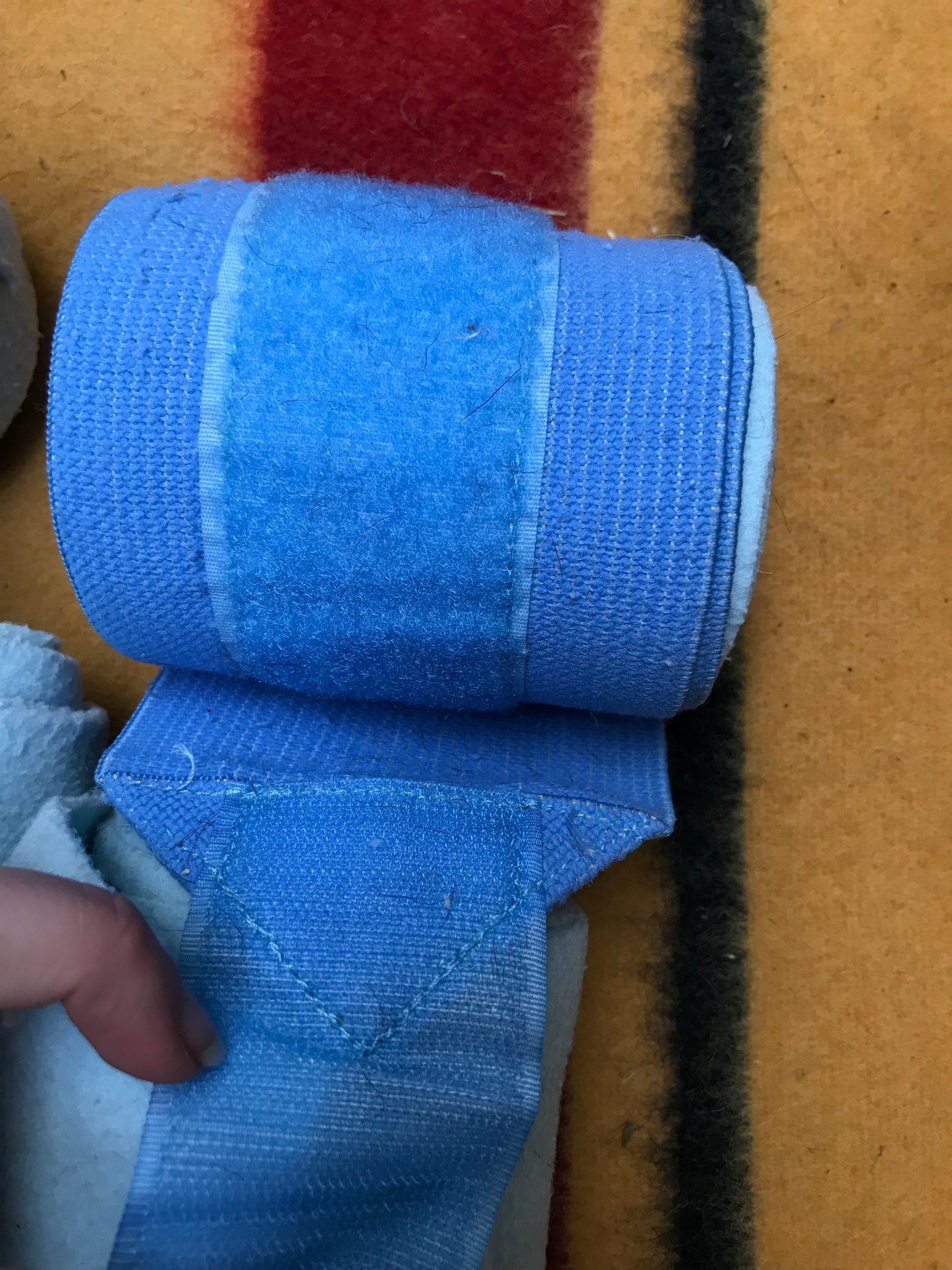 Blue half fleece half elastic bandages with velcro fastening 🟢