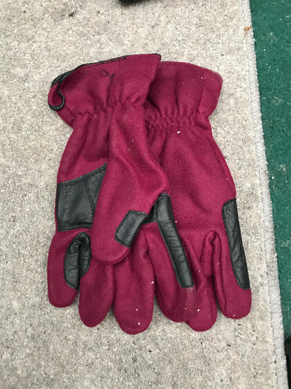 Red fleeced gloves size: XL FREE POSTAGE