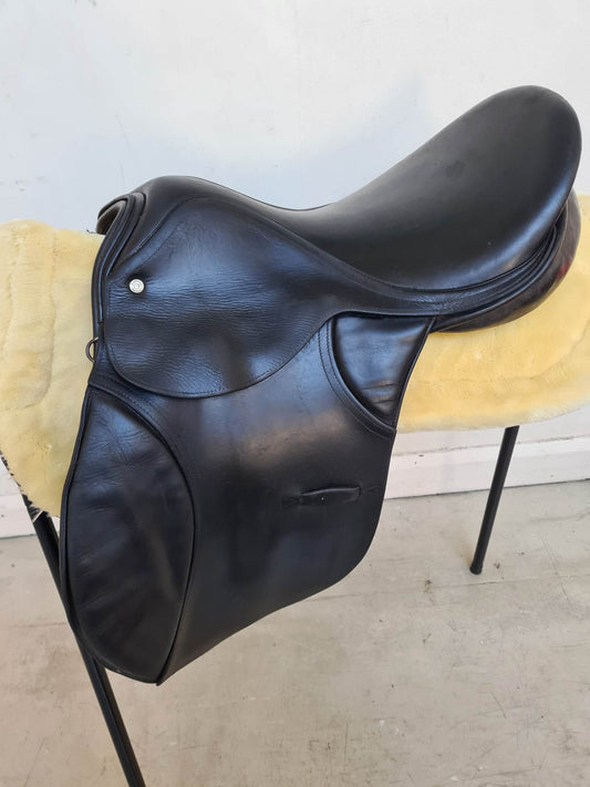 17" Jeffries black GP saddle Medium fit